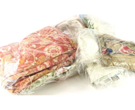 A collection of pattern curtains, with thick lining etc.