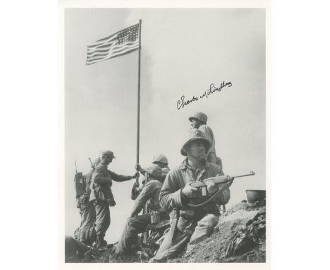 FIRST FLAG RAISING : Signed 8 x 10 photograph `Charles W. Lindberg´, the Joe Rosenthal iconic image showing six U.S. Marines 