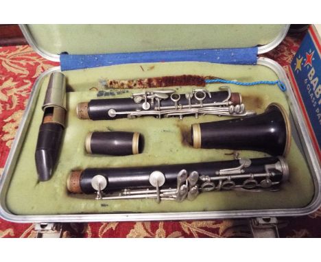 A Cabarat of Paris clarinet in carry case