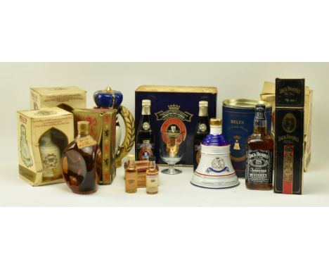 A selection of mostly boxed whiskies to included Jim Beam Royal Owl ceramic decanter (still sealed), Dimple Scotch Whisky (bo