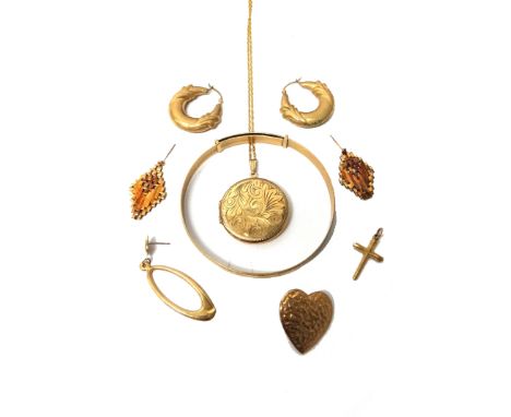 Mostly 9ct gold jewellery, comprising; a sprung bangle with engraved decoration, a pendant cross, a circular pendant locket, 