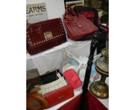 A mixed lot of vintage hand bags and clutch bags.
