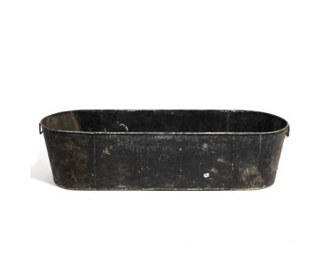 AN OLD ZINC BATH 138cm long and a galvanized metal wash basin (2)