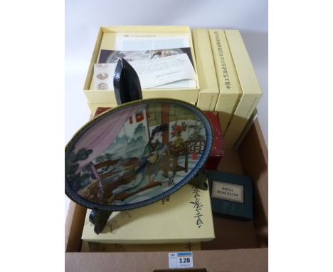 Set of 12 Bradford Exchange 'Beauties of the Red Mansion' collector's plates (boxed, with certificates), Ringtons oriental de