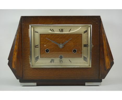 Early 20th century Art Deco oak cased mantel clock, H22cm, W34cm