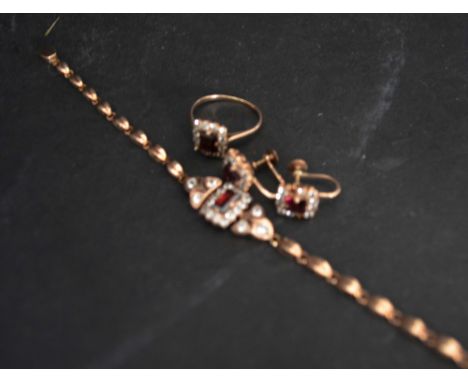 A Suite of Jewellery to include a linked bracelet, a matching ring and a pair of matching ear clips