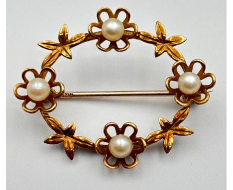 1960s 9ct Gold and cultured pearl flower broochWeight - 3.55g