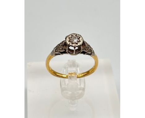 18ct Gold and platinum ladies diamond ring Size - LWeight - 2.77g