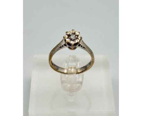 9ct Gold ladies diamond ring Size - LWeight - 2.12g