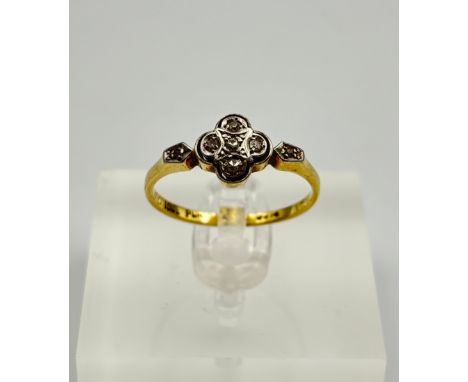 18ct Gold ladies diamond cluster ring Size - P/QWeight - 2.43g