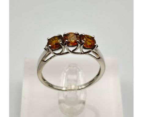 9ct white gold ladies ringSize - R/SWeight - 2.39g