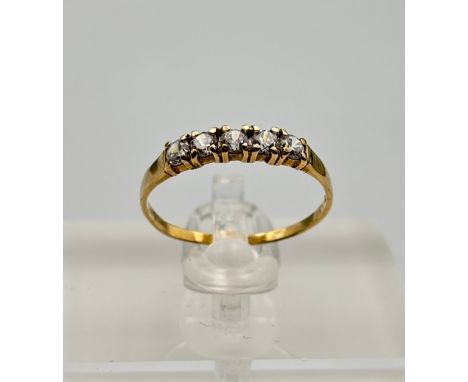 9ct Gold ladies ring with Cubic Zirconia stones Size - KWeight - 0.89g