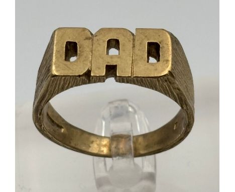 9ct Gold Gents 'DAD' signet ring Size - V/WWeight - 8.66g