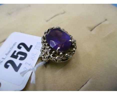 A 14ct gold vintage deep purple amethyst dress ring size K