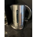 BREVILLE bouilloire + 11 théières vitre