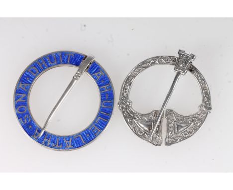 Alexander Ritchie of Iona design silver and enamel penannular style marriage brooch with 'A H-Uile Latha Sona Dhuit' (may all