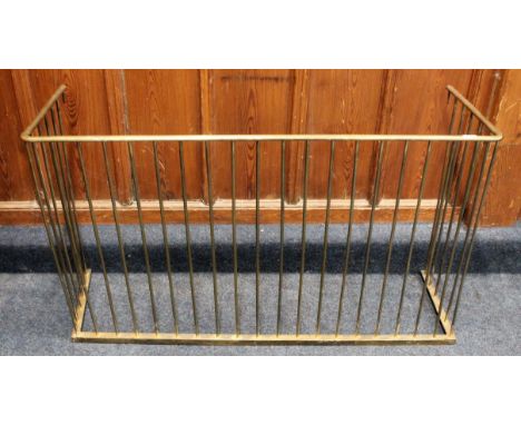 Victorian brass large nursery fender, the spindle bars on plinth base, 130cm wide x 77cm tall x 42cm deep.