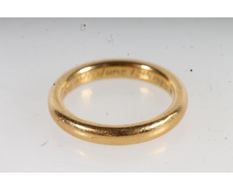 22ct yellow gold wedding band of plain form, size K, 5.39g.