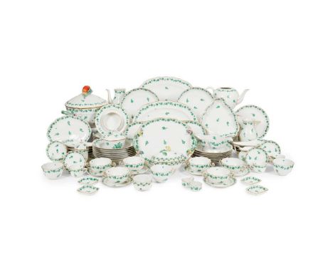 HEREND GREEN GRAPE AND VINE PATTERN PART DINNER SERVICE 20TH CENTURY comprising: fourteen dinner plates, 25cm diameter; seven
