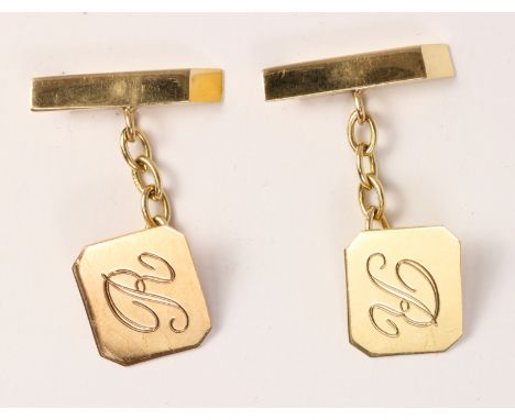 Pair of gold cuff-links hallmarked 9ct engraved 'R' approx 4.7gm   Condition Report   Click here for further images, conditio