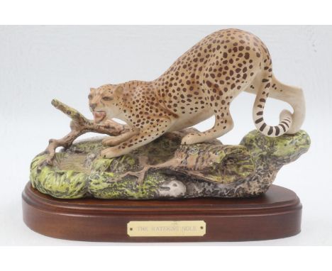 Royal Doulton cheetah on plinth, no cracks or chips, H: 23 cm. UK P&amp;P Group 2 (£20+VAT for the first lot and £4+VAT for s