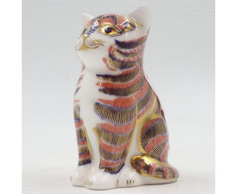 Royal Crown Derby sitting cat, silver stopper, no cracks or chips, H: 90 mm. UK P&amp;P Group 1 (£16+VAT for the first lot an