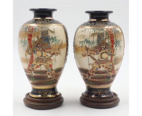 Pair of signed satsuma vases on wooden bases, H: 16 cm. UK P&amp;P Group 2 (£20+VAT for the first lot and £4+VAT for subseque
