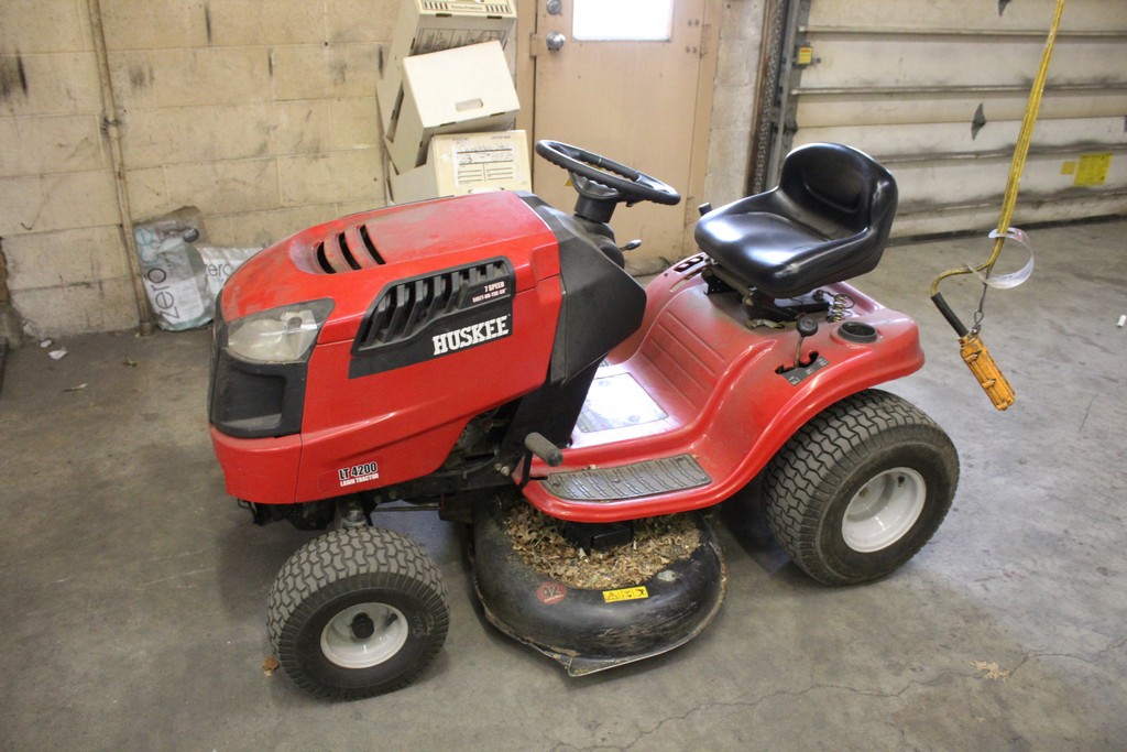 huskee lt4200 riding mower