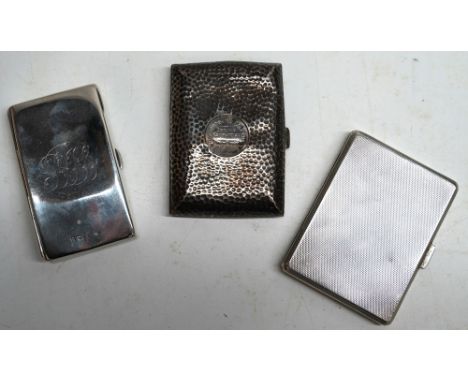 Arts and Crafts style silver cigarette case, hammered texture, set with central coin inscribed Herefordshire Golf Club drivin
