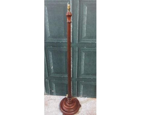 Mahogany fluted column standard lamp, on stepped circular base with bun feet, H155cm