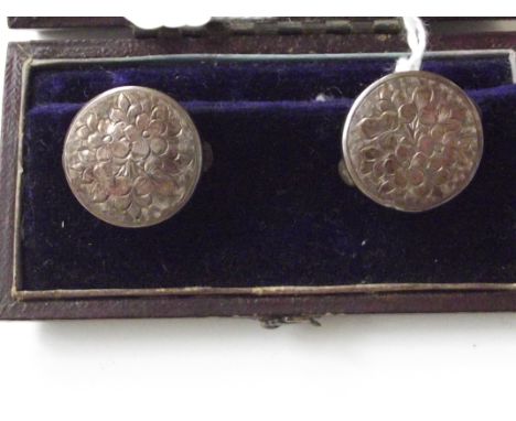 Cased vintage cuff links. 