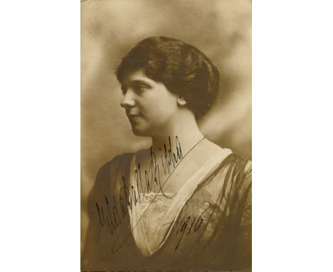 RIZZA GILDA DALLA: (1892-1975) Italian Soprano. Regarded as Puccini´s favourite soprano, she sang at several Puccini´s premie