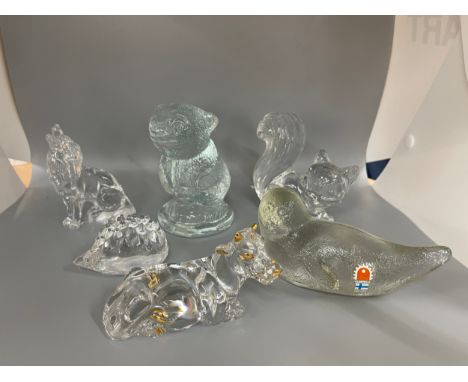 Selection of vintage glass paper weights includes Finland and swedish glass, Squirrel, cow, otter etc A/F 