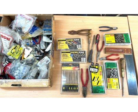 Selection of assorted tools includes screw drivers, fittings, cable organiser, t square etc 