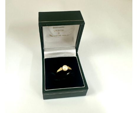Unmarked 14ct gold pearl ring 