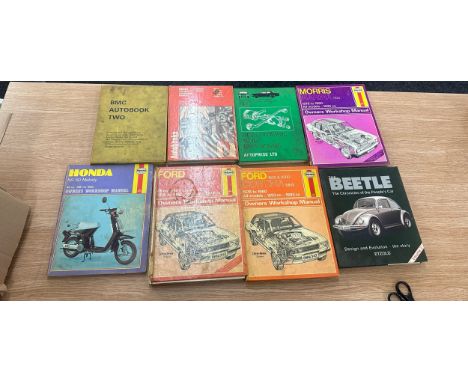 Selection of vintage car manuals to include Haynes, Hillman singer etc 