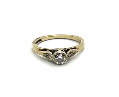 9ct gold ladies diamond set ring, approximate overall weight 1.7g, ring size I 