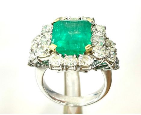 Stunning ladies natural Beryl rectangular Emerald and diamond ring in a platinum setting. The emerald measures approximate 13