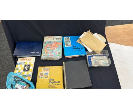Quantity of vintage and later stamps, some in albums some loose 