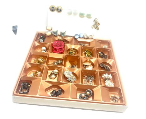 31 pairs of vintage and later clip on, screw on earrings 