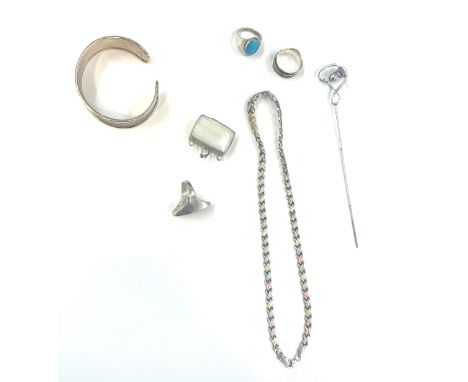 Selection of silver jewellery 