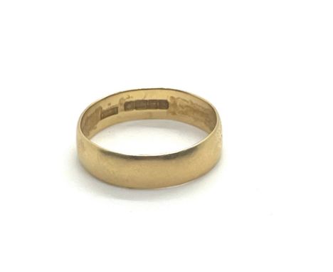 18ct gold wedding band, ring size R  Weight 3.6g 