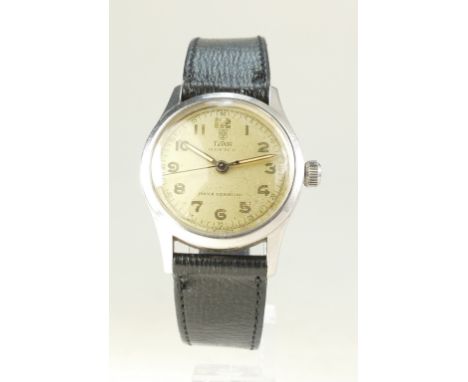 Tudor Rolex Oyster gents 1940's wristwatch.  Watch case measures 32mm wide, excluding button.  Winds, ticks and runs down.