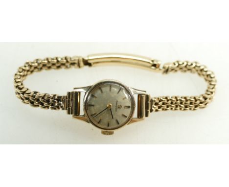 Omega ladies 9ct gold watch and 9ct bracelet. Winds, ticks and runs down keeping reasonable time. Case 18mm excl button. Gros