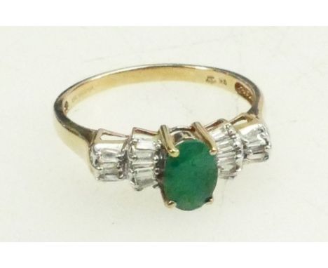 9ct gold emerald and baguette diamond set ring - weight 2.4g - size R