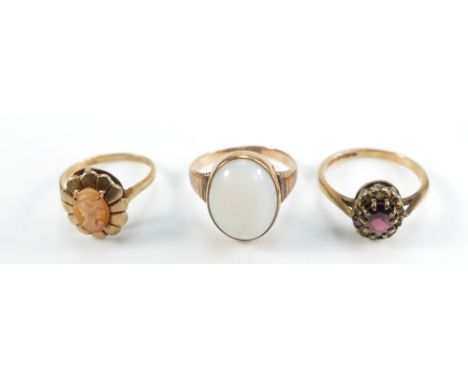 Vintage group of 3 yellow coloured metal inc. one 9ct hallmarked dress rings - Garnet, cameo & onyx.  Gross weight 8.2 g (3)