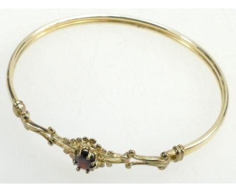 9ct gold bangle set with garnets weight 5.5g