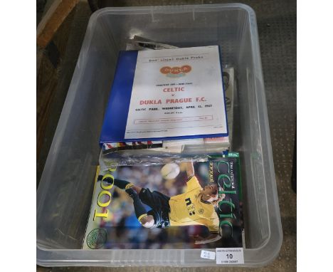 BOX CONTAINING VARIOUS CELTIC RELATED MEMORABILIA, HARD BACK BOOKS, POSTER, PAPER CLIPPINGS, PROGRAMMES ETC