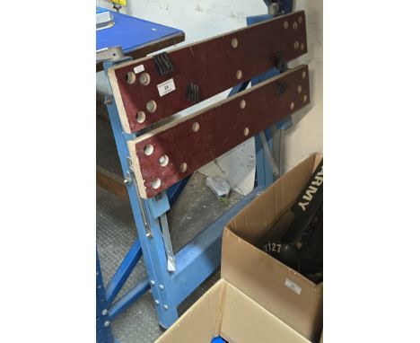 FOLDING WORK BENCH     