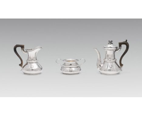 Mayerhofer &amp; KlinkoschKaffeeserviceWien, 1847Silber, teilweise innen vergoldet, Holz; Kannen mit ebonisierten Henkeln; 3-